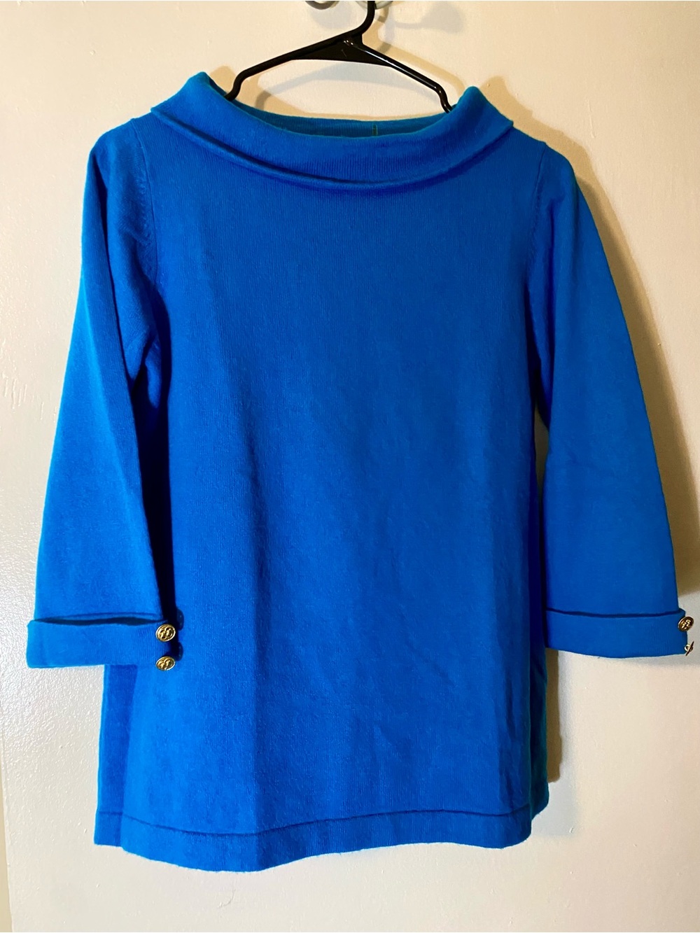 Tyler Boe 100% Cashmere Bright Blue DOFT Boatneck 3/4 Sleeve Top Gold Buttons